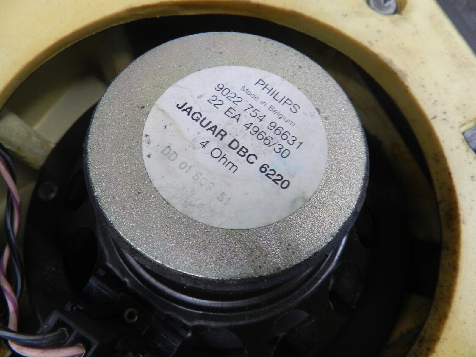 147. JAGUAR XJ6 XJ40. DOOR CARD LOWER TRIM - Image 8