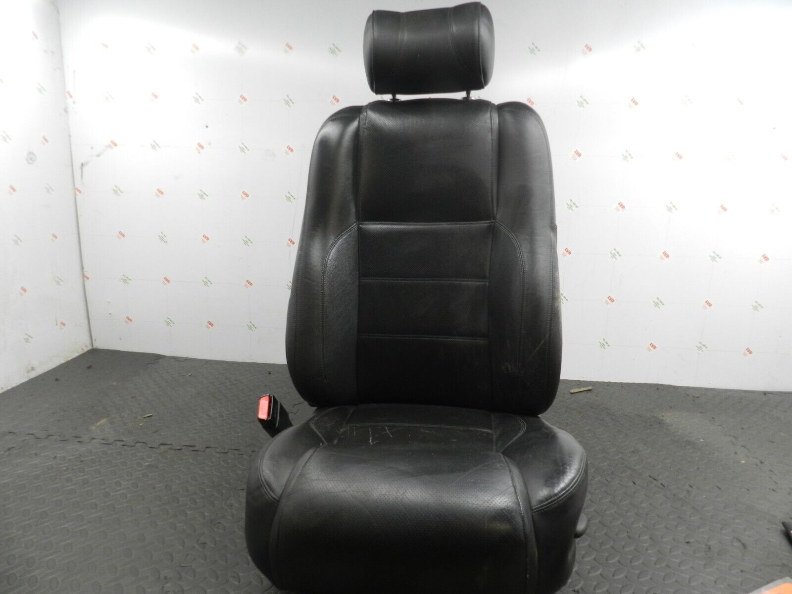 147. JAGUAR XJ6 XJ40. PASSENGER SIDE FRONT BLACK LEATHER SEAT