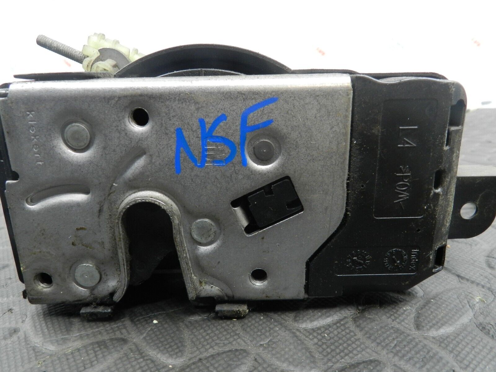 (144) 2009 VAUXHALL ASTRA H. PASSENGER SIDE FRONT DOOR LOCK MOTOR - Image 2