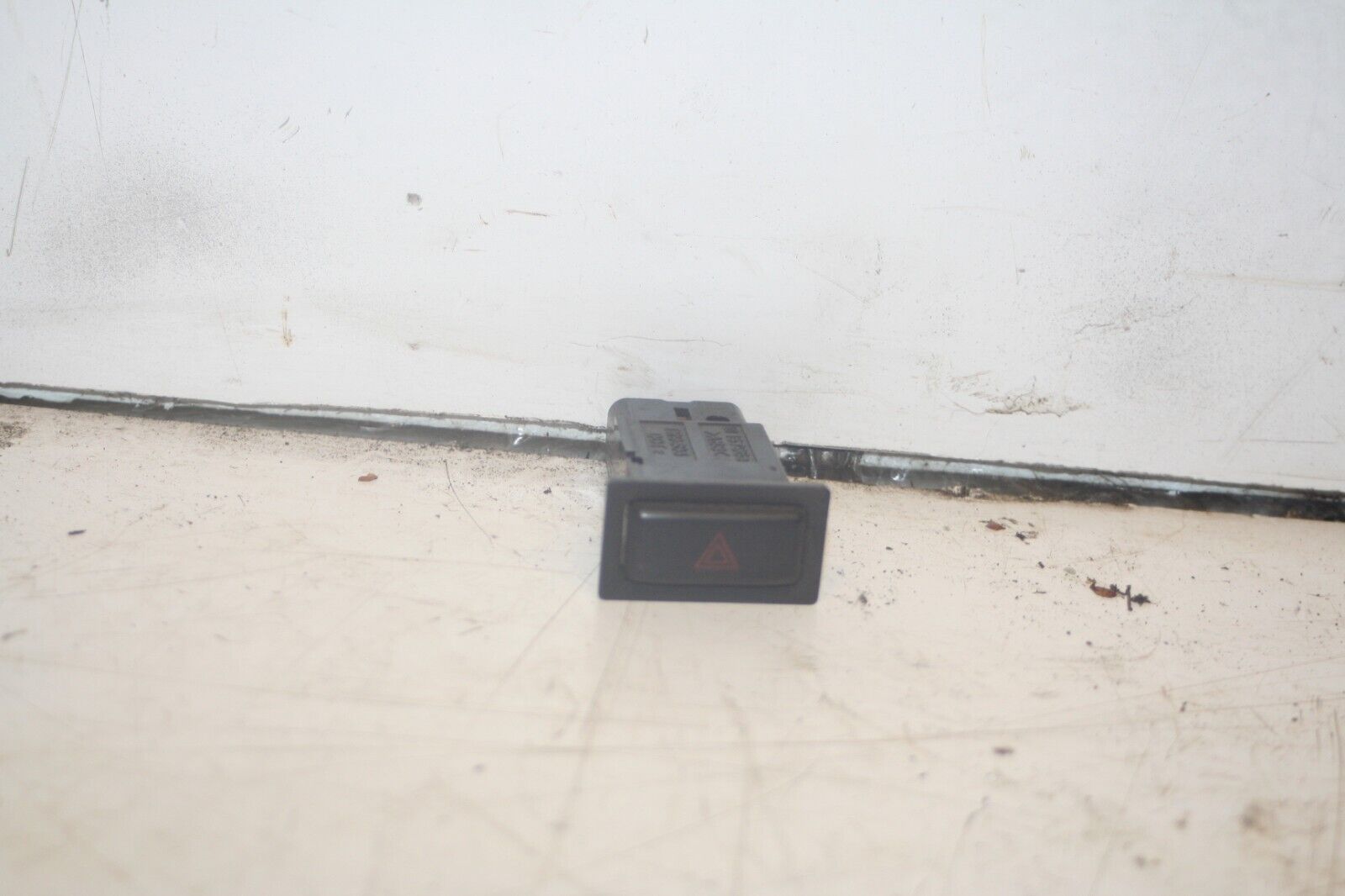 (98) TOYOTA RAV 4 MK1. HAZARD WARNING SWITCH
