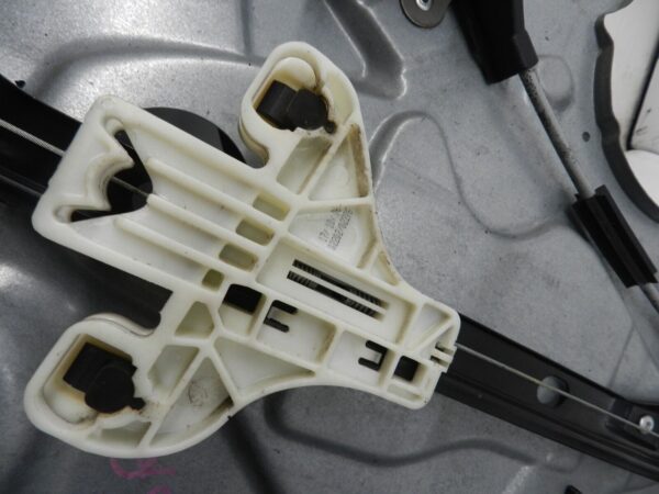 VOLKSWAGEN POLO 9N. DRIVER SIDE REAR WINDOW REGULATOR DOOR PANEL - Image 3
