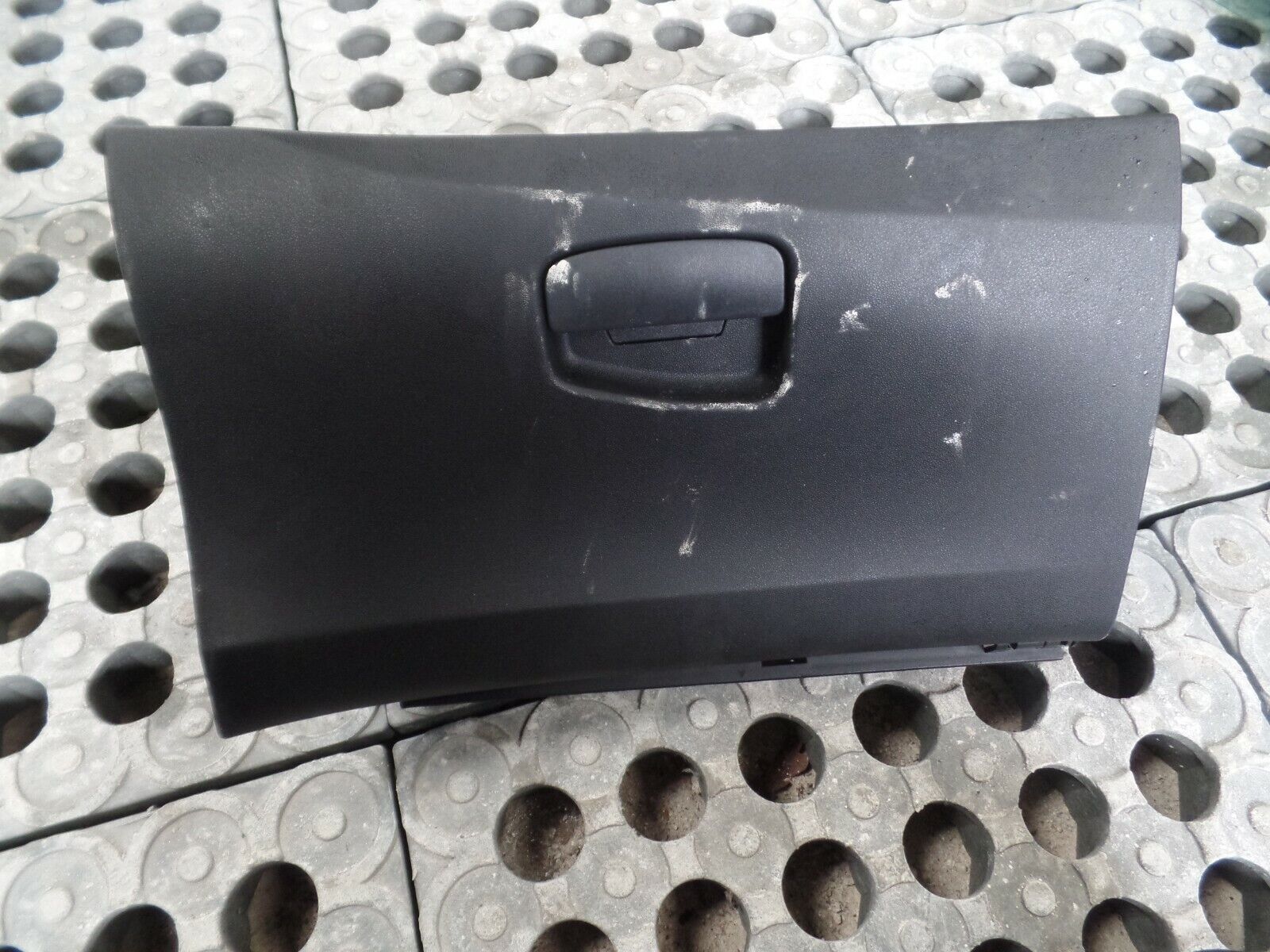 Citroen DS3 2015/16 1.2T Glove Box *Damaged