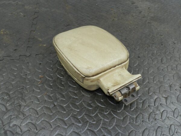 155 1999 LAND ROVER DISCOVERY 2 V8. REAR THIRD 3rd ROW FOLD DOWN HEAD REST - Image 3