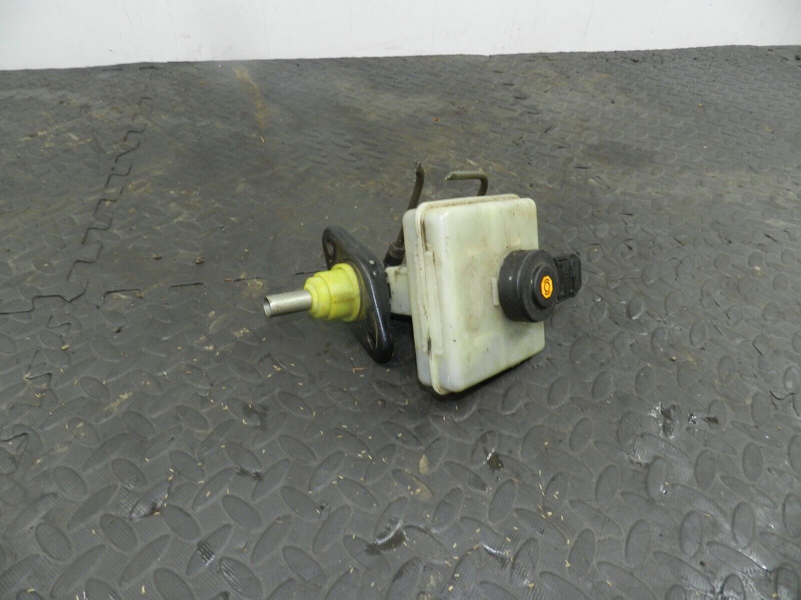 155 1999 LAND ROVER DISCOVERY 2 V8. BRAKE MASTER CYLINDER