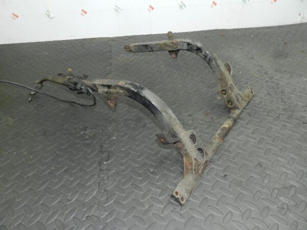 2004 SUSUKI GSXF600. ENGINE FRAME MOUNT CRADLE - Image 2