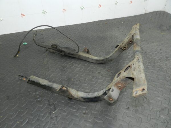 2004 SUSUKI GSXF600. ENGINE FRAME MOUNT CRADLE - Image 3