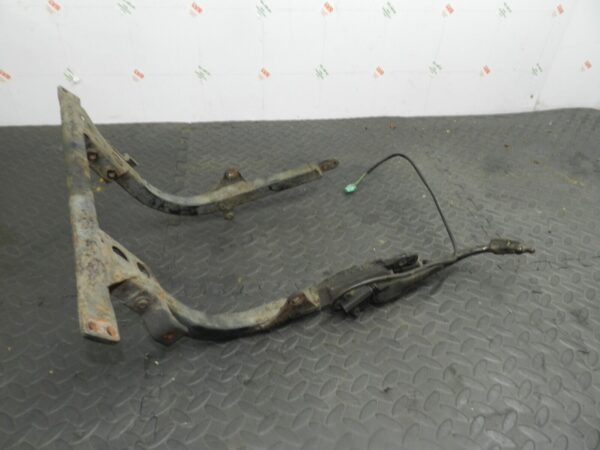 2004 SUSUKI GSXF600. ENGINE FRAME MOUNT CRADLE - Image 4