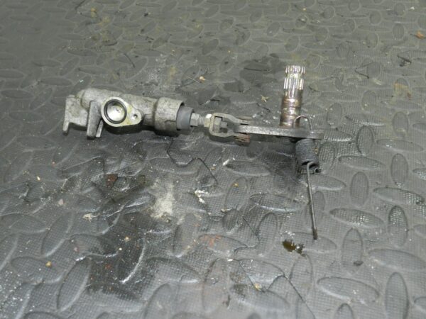 2004 SUSUKI GSXF600. BRAKE MASTER CYLINDER REAR - Image 2