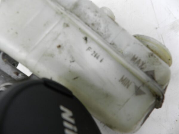 VOLKSWAGEN POLO 9N. BRAKE MASTER CYLINDER - Image 2