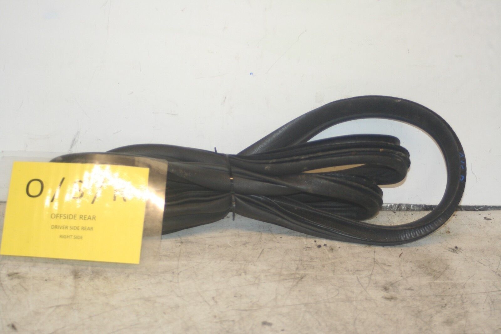 JAGUAR S TYPE. DRIVER SIDE REAR DOOR RUBBER SEAL