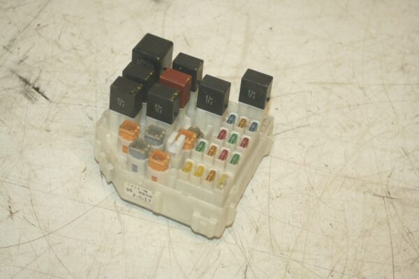 (99) TOYOTA RAV 4 3 DOOR. FUSE BOX BOARD RELAYS - Image 2