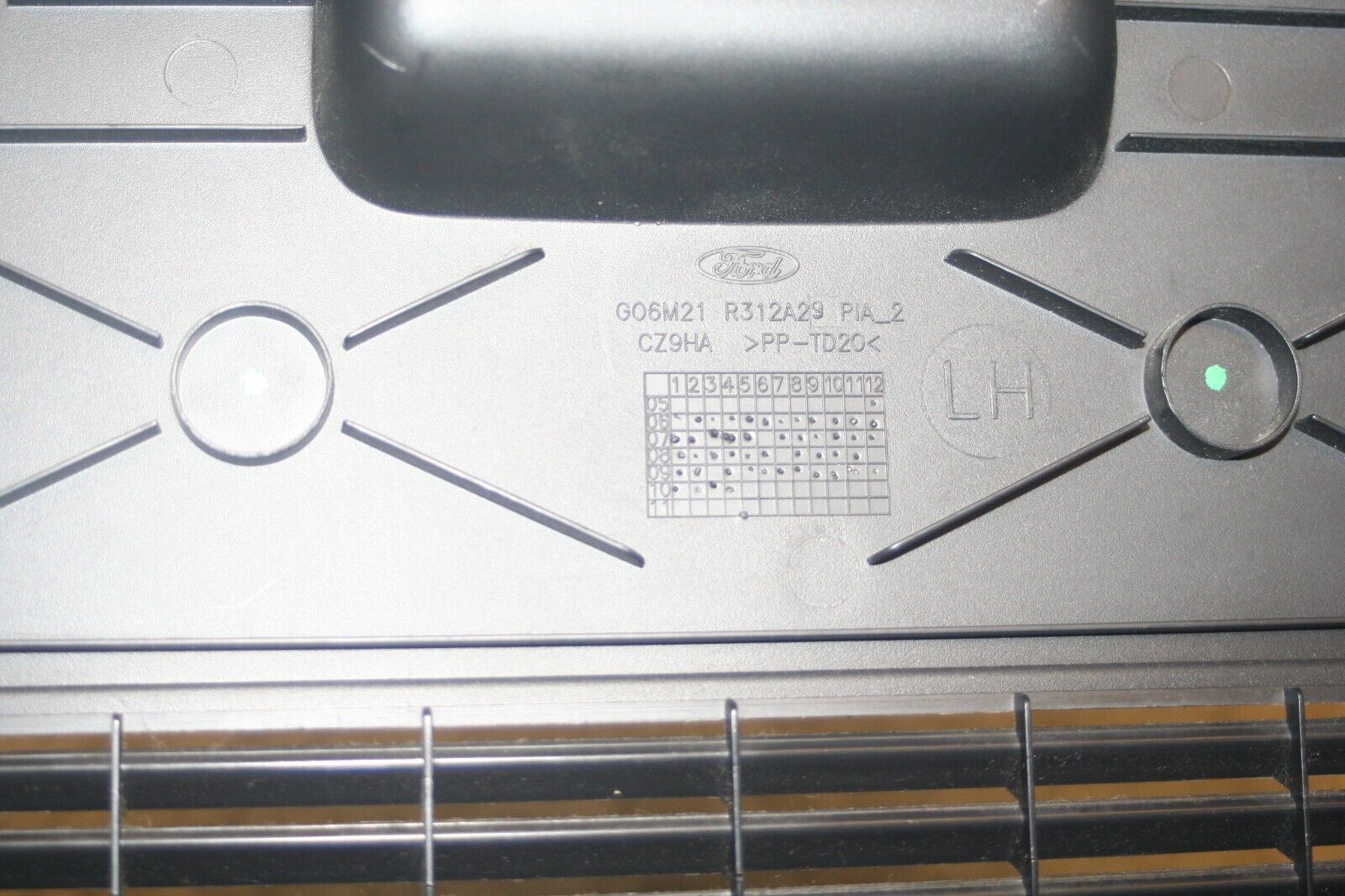 2011 FORD S MAX TITANIUM ECOBOOST. BOOT SIDE COVER LID BOOT ACCESS PANEL - Image 3