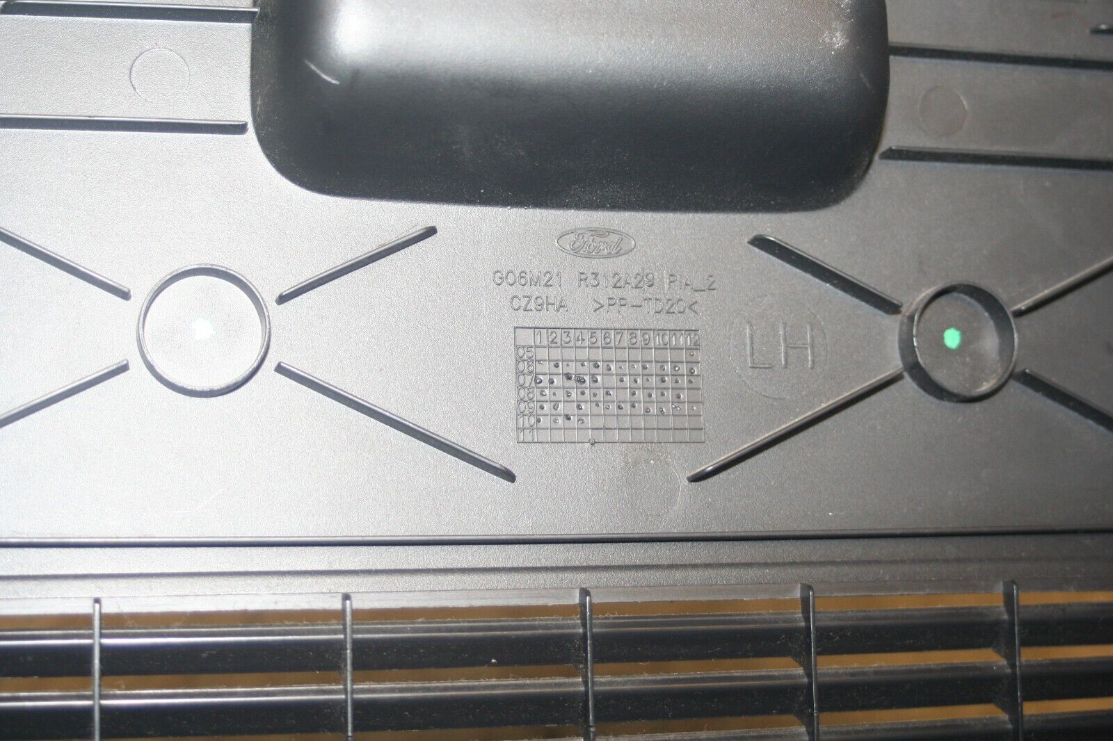 2011 FORD S MAX TITANIUM ECOBOOST. BOOT SIDE COVER LID BOOT ACCESS PANEL - Image 4