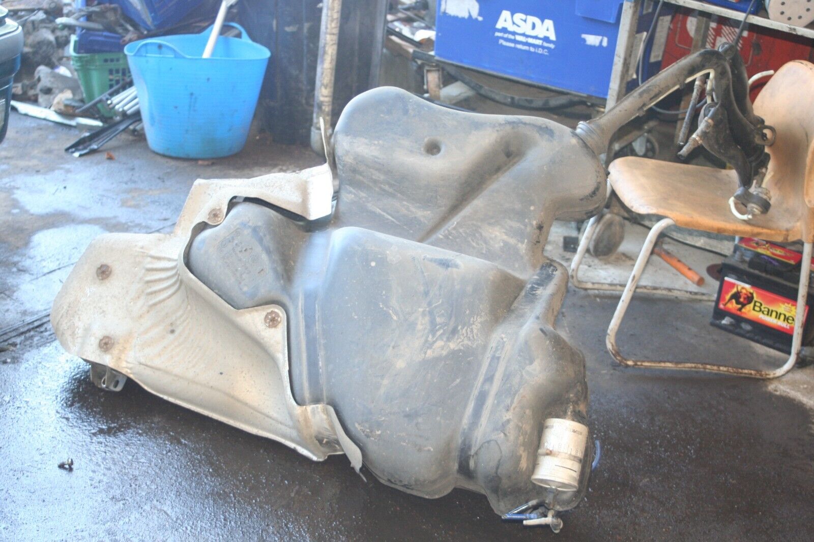 2004 VOLKSWAGEN CONVERTIBLE BEETLE 1.8T. PETROL FUEL TANK