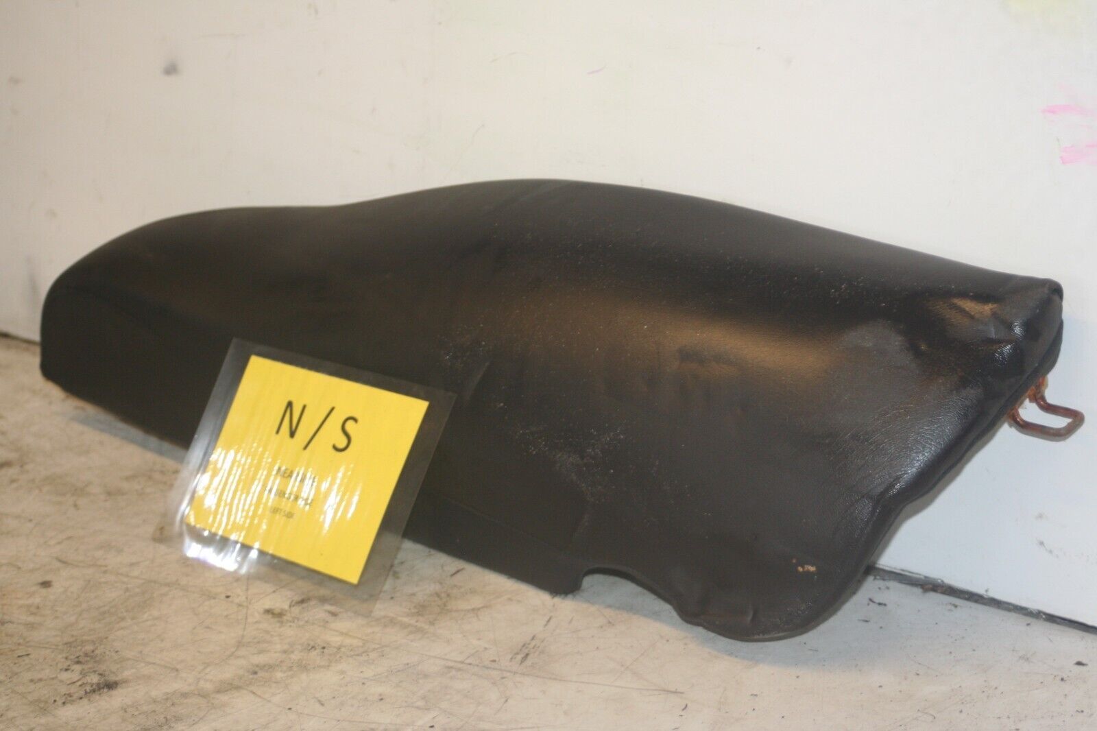 JAGUAR S TYPE. PASSENGER SIDE REAR SEAT BOLSTER - Image 2