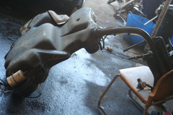 2004 VOLKSWAGEN CONVERTIBLE BEETLE 1.8T. PETROL FUEL TANK - Image 2