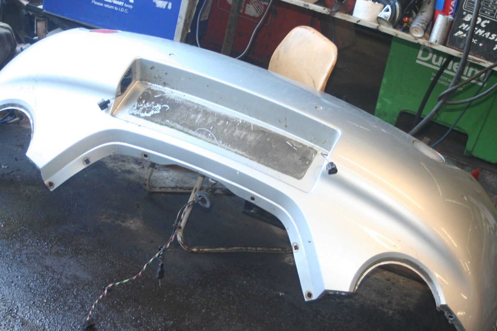 2004 VOLKSWAGEN CONVERTIBLE BEETLE 1.8T. REAR BUMPER IN SILVER