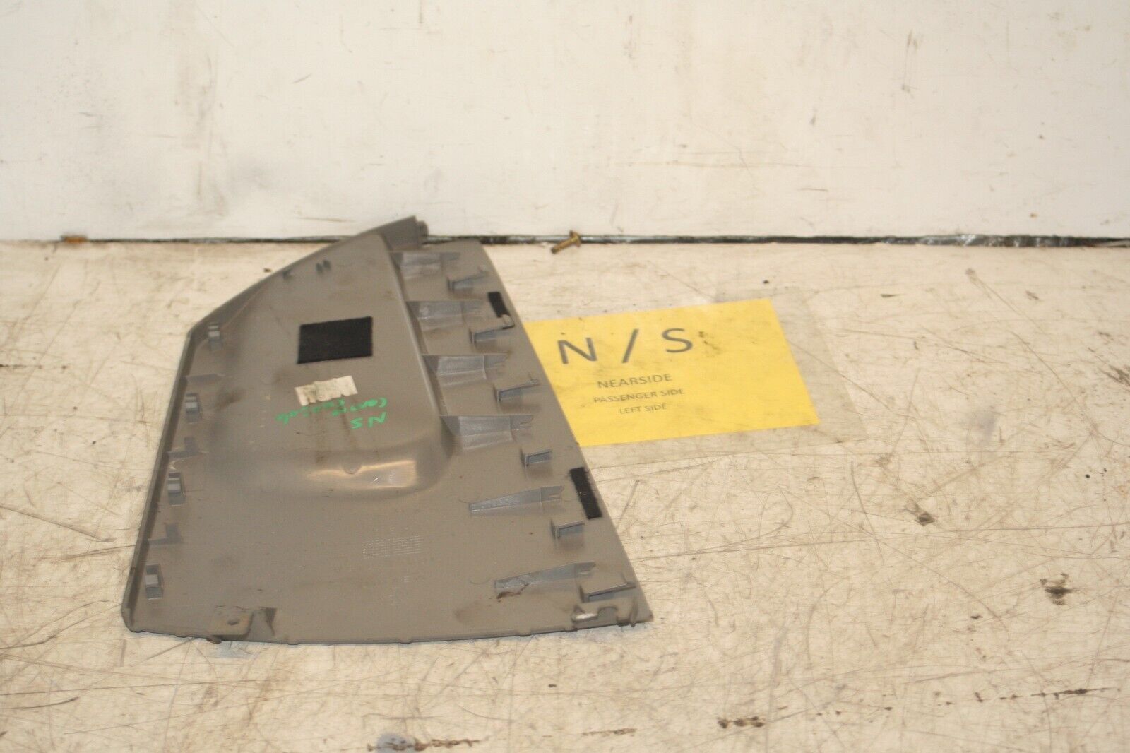 2004 VOLKSWAGEN CONVERTIBLE BEETLE 1.8T. PASSENGER SIDE CENTRE CONSOLE TRIM - Image 2