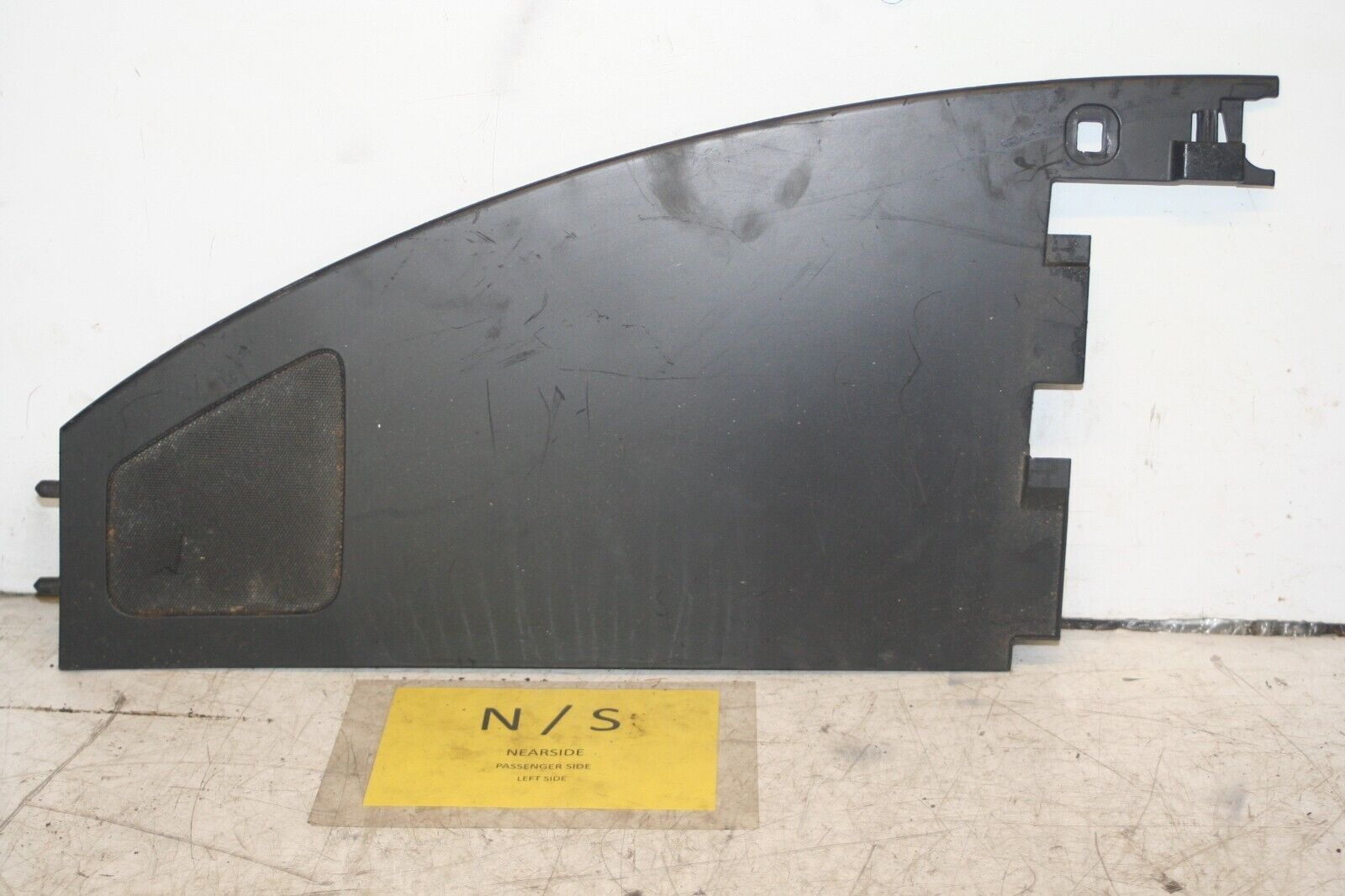 2004 VOLKSWAGEN CONVERTIBLE BEETLE 1.8T. PASSENGER SIDE DASHBOARD TRIM