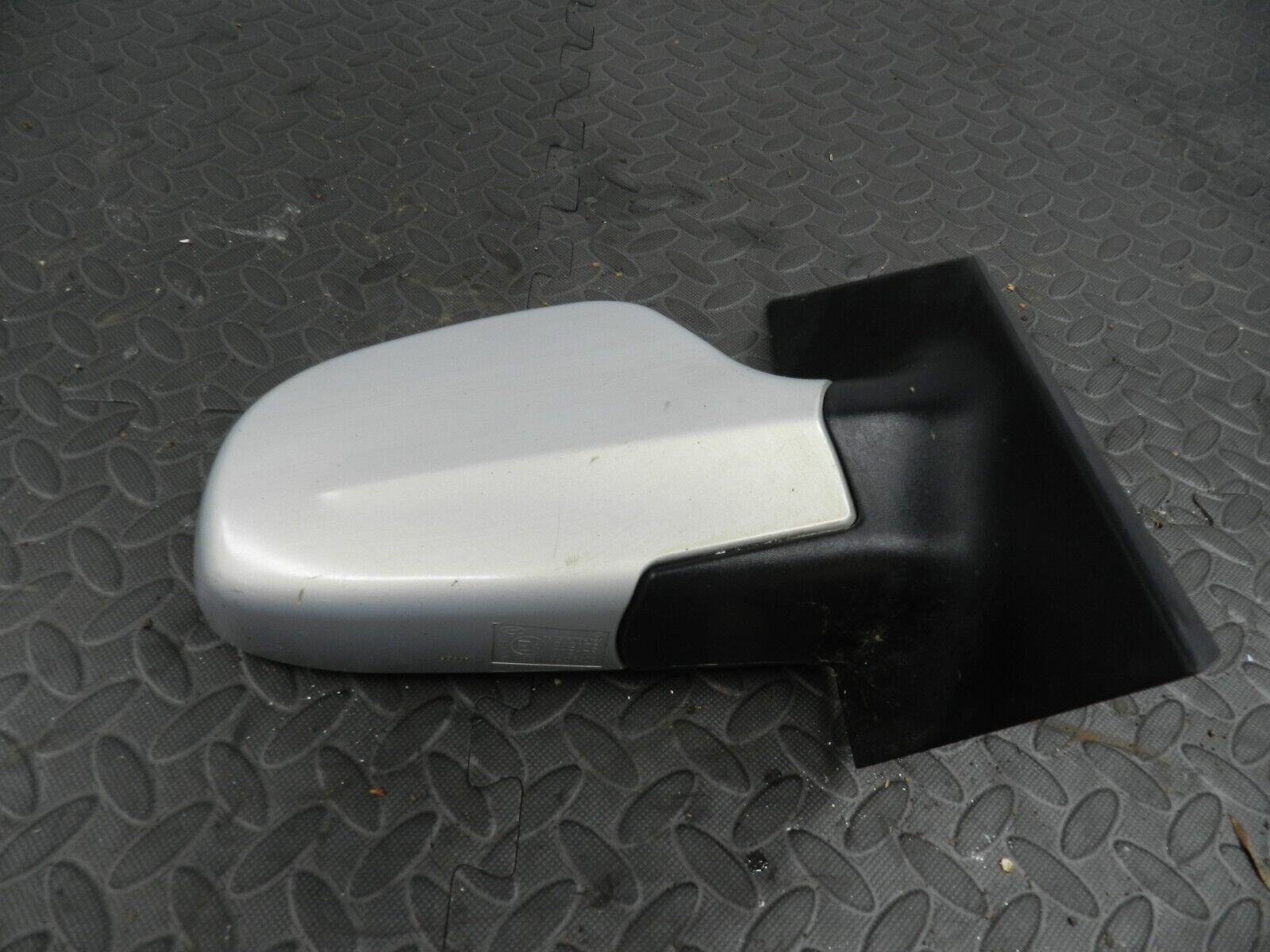 (139) 2003 HYUNDAI MATRIX DRIVER SIDE WING MIRROR IN SILVER - Image 2