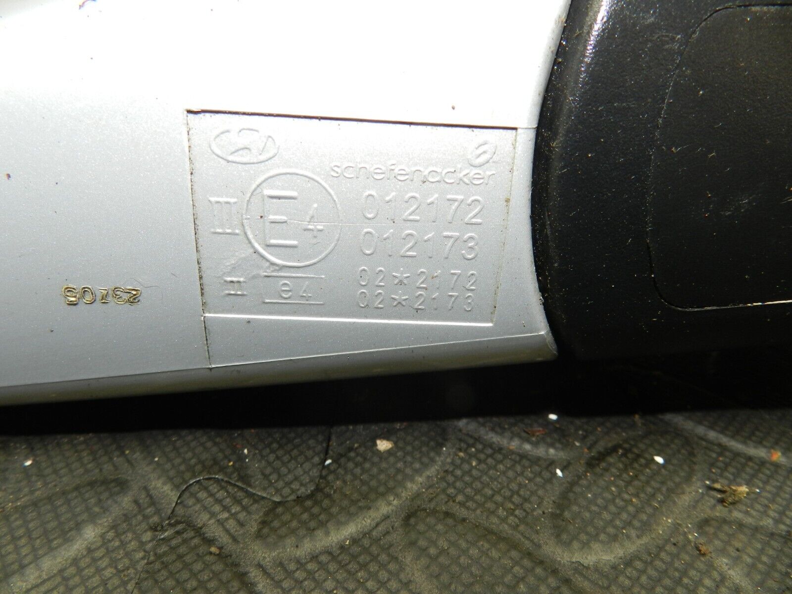 (139) 2003 HYUNDAI MATRIX DRIVER SIDE WING MIRROR IN SILVER - Image 3