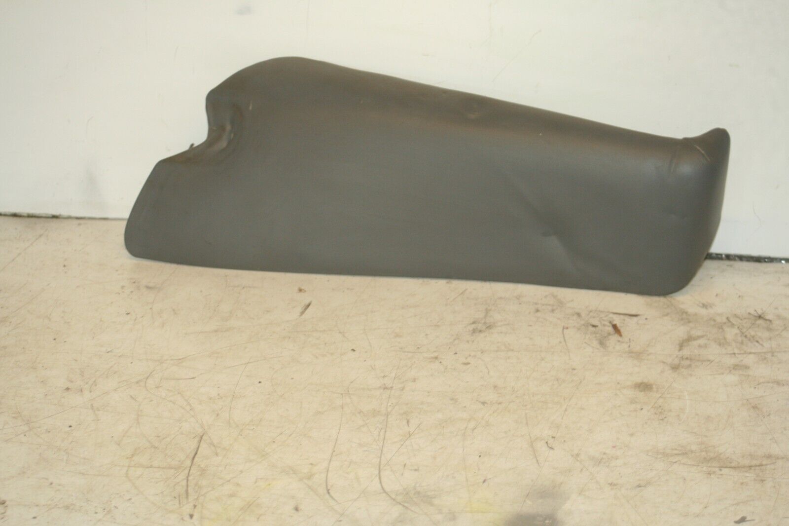 (98) TOYOTA RAV 4 MK1. PASSENGER REAR LEATHER SEAT EDGE BOLSTER