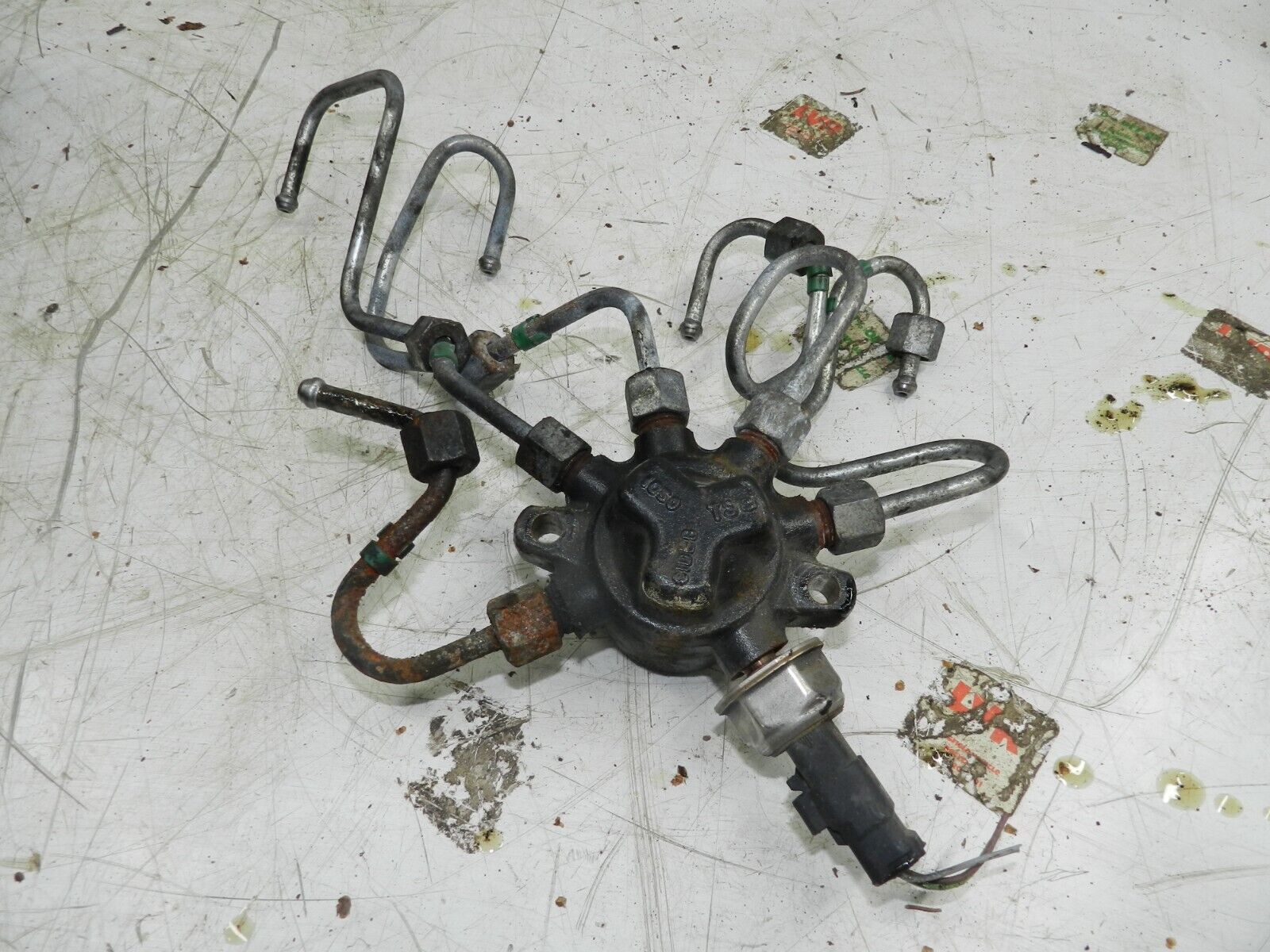 (126) RENAULT CLIO MK3 FACELIFT. DIESEL FUEL RAIL INJECTOR PIPES - Image 2