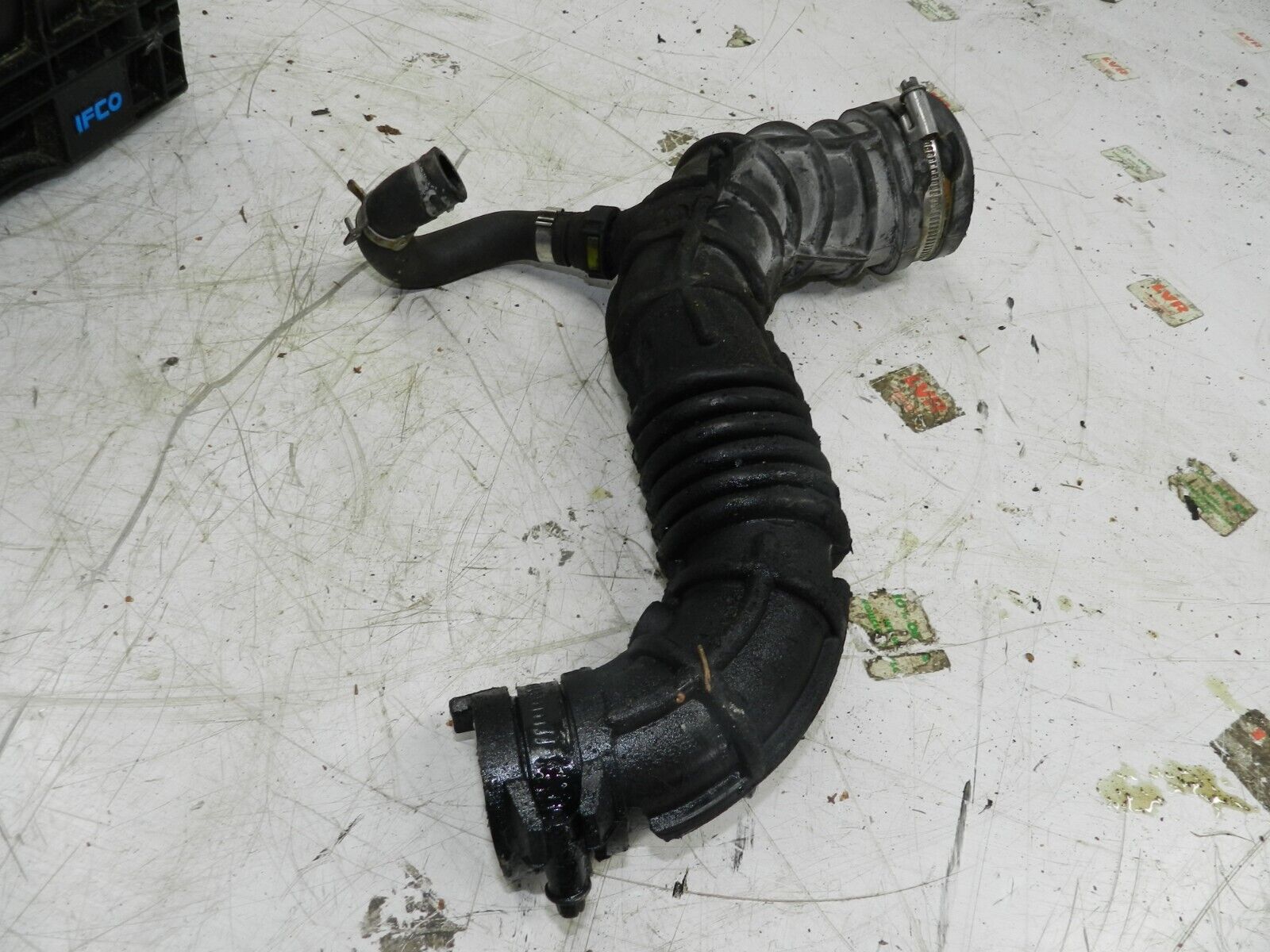 (126) RENAULT CLIO MK3 FACELIFT. AIR INTAKE PIPE - Image 2