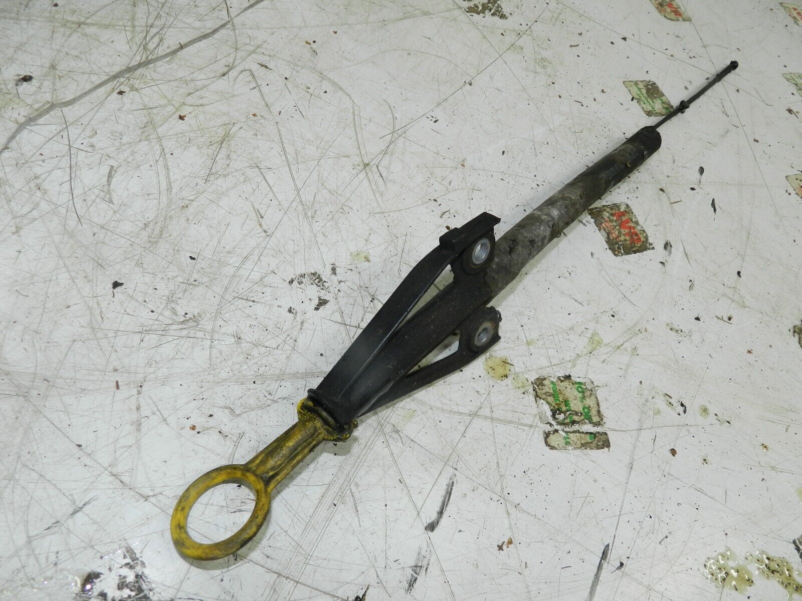 (126) RENAULT CLIO MK3 FACELIFT. ENGINE OIL DIPSTICK AND HOUSING TUBE - Image 2