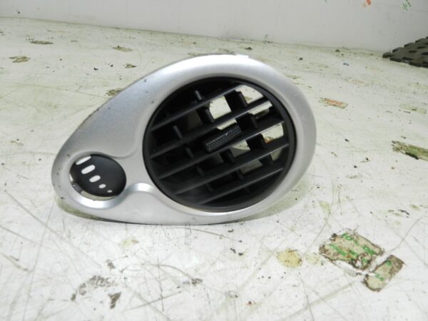 (126) RENAULT CLIO MK3 FACELIFT. AIR VENT