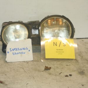JAGUAR S TYPE. PASSENGER SIDE HEADLIGHT *BROKEN*