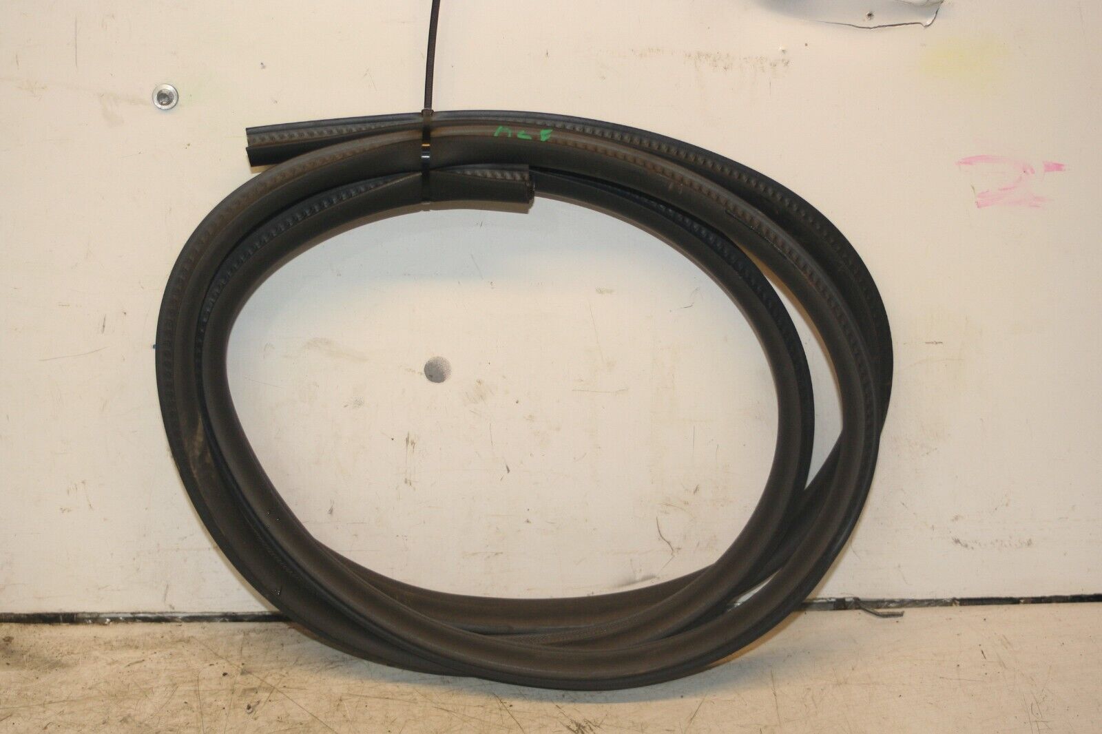 2011 FORD S MAX TITANIUM ECOBOOST. DRIVER SIDE FRONT DOOR SEAL RUBBER