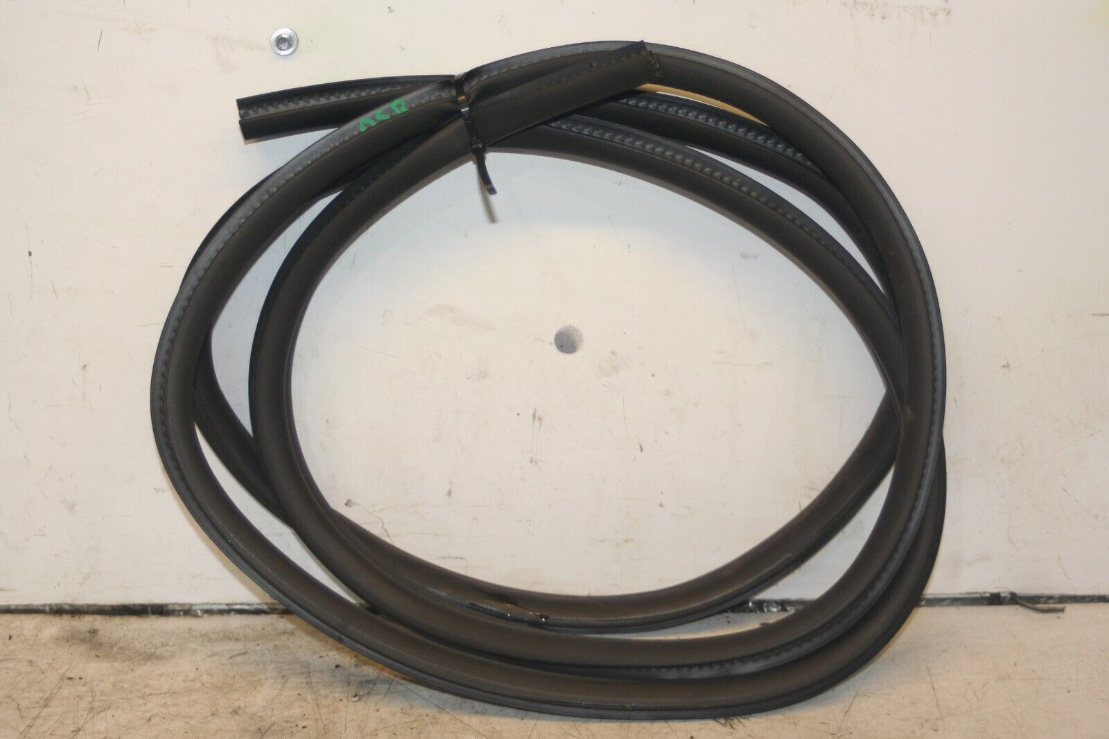 2011 FORD S MAX TITANIUM ECOBOOST. DRIVER SIDE REAR DOOR SEAL RUBBER