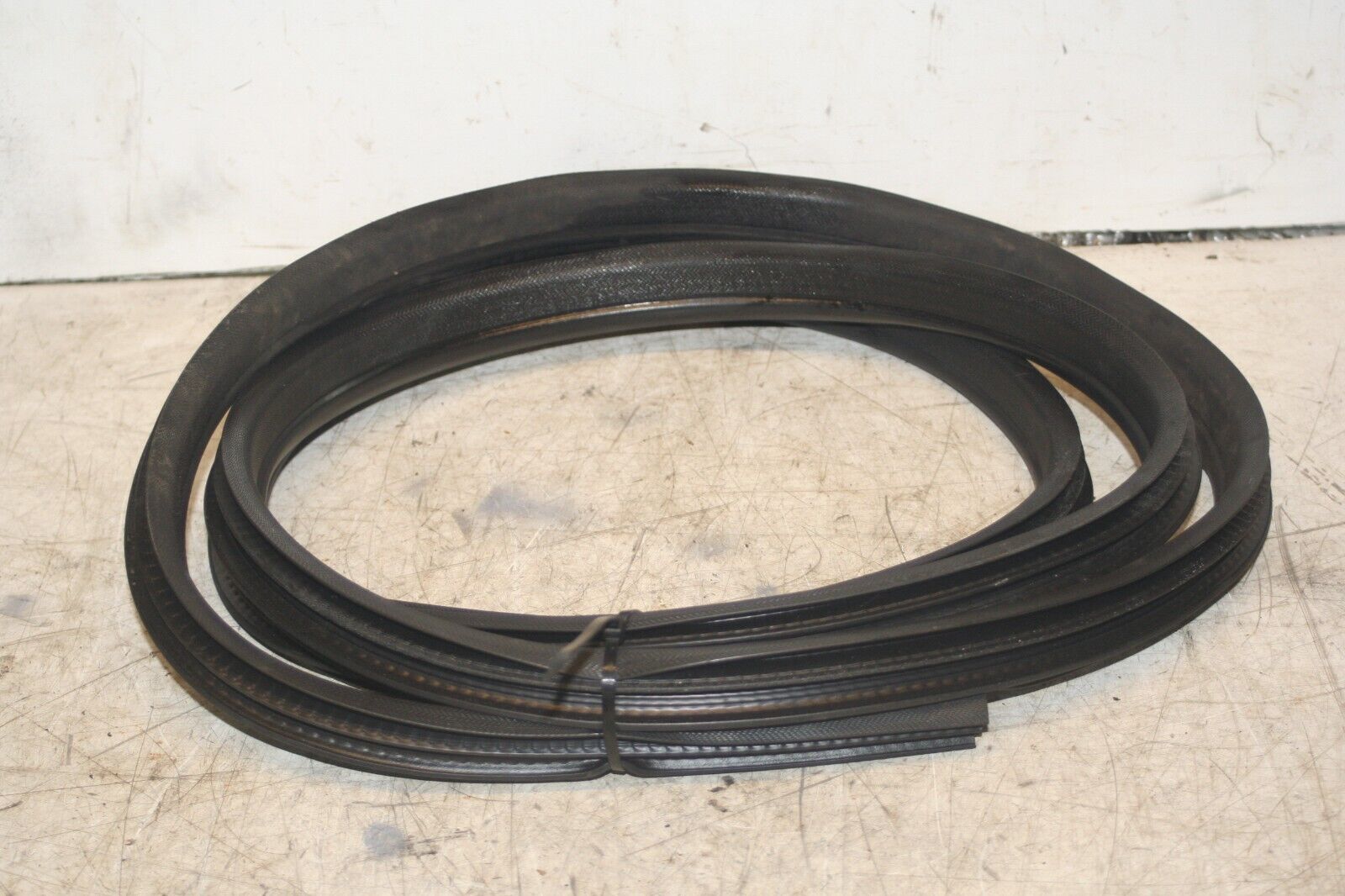 2011 FORD S MAX TITANIUM ECOBOOST. PASSENGER SIDE FRONT DOOR SEAL RUBBER - Image 3