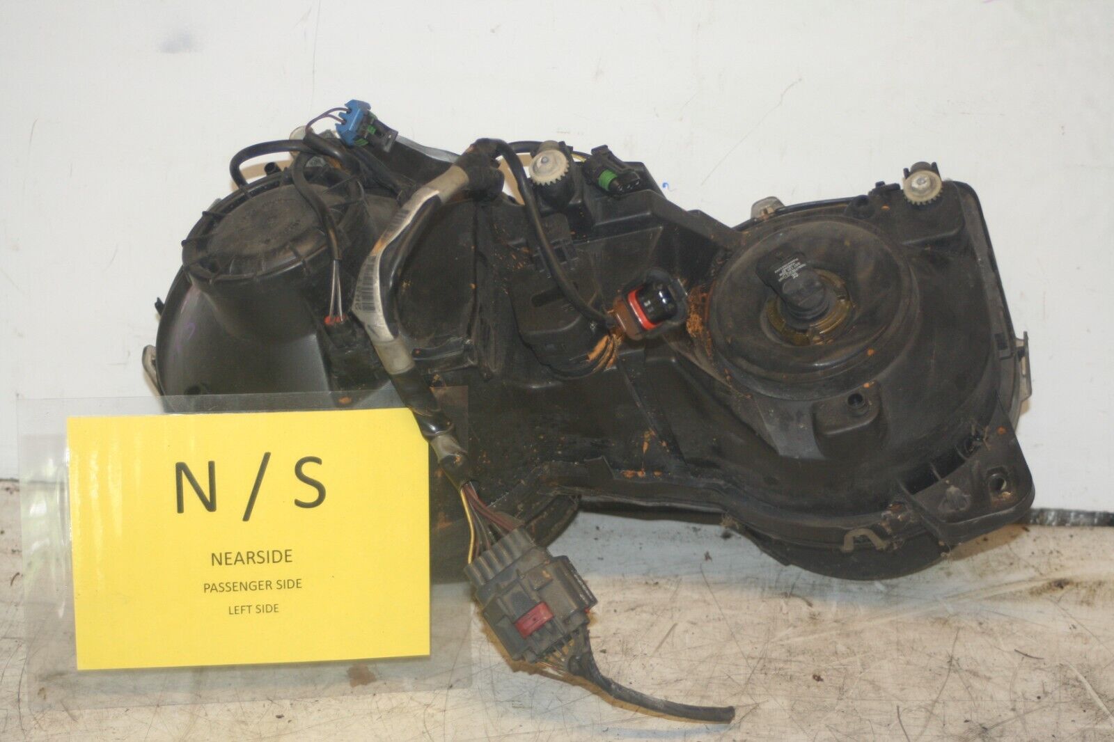 JAGUAR S TYPE. PASSENGER SIDE HEADLIGHT *BROKEN* - Image 3