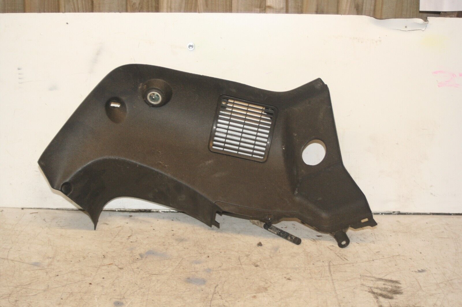 2004 VOLKSWAGEN CONVERTIBLE BEETLE 1.8T. PLASTIC TRIM PANEL - Image 4