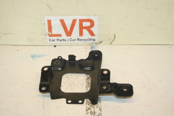 (6B) 2013 FORD FOCUS 1.0 ECOBOOST. BATTERY MOUNT