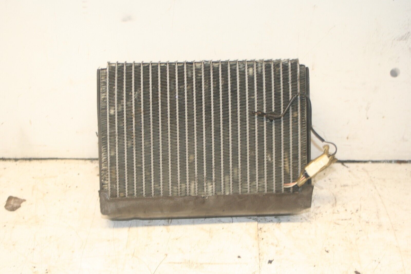 2001 LAND ROVER DISCOVERY 2 TD5. AIR CON MATRIX RADIATOR - Image 2