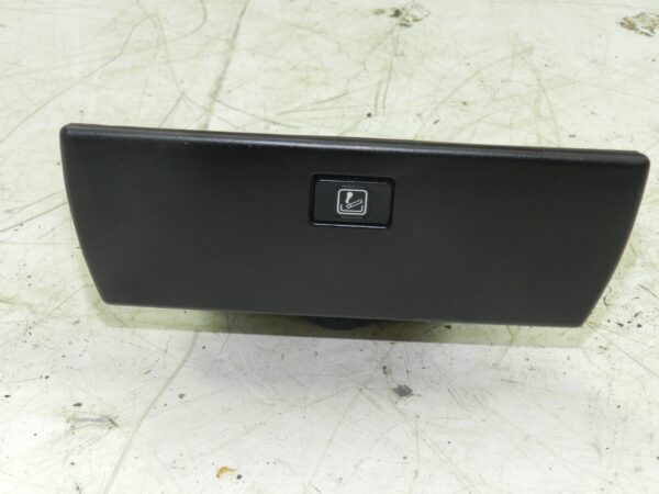 1993 FORD GRANADA DORCHESTER. ASHTRAY