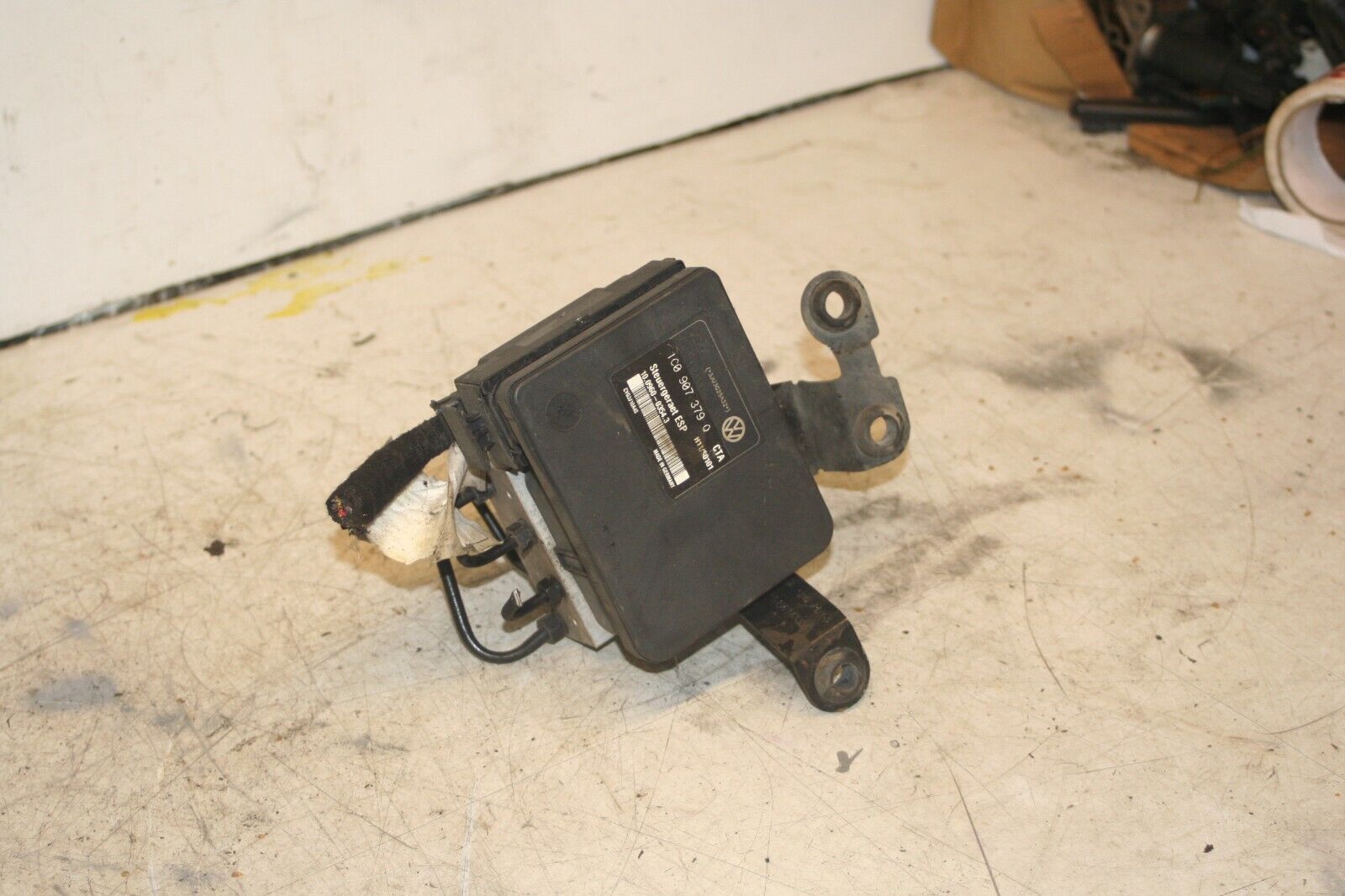 2004 VOLKSWAGEN CONVERTIBLE BEETLE 1.8T. ABS PUMP 1C09073790