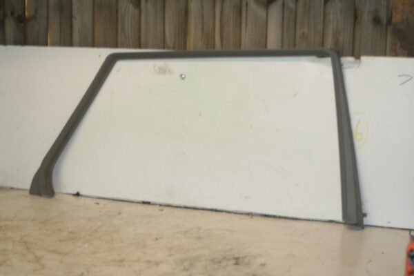 2000 MERCEDES C CLASS W202. PASSENGER SIDE REAR WINDOW SURROUND TRIM - Image 2
