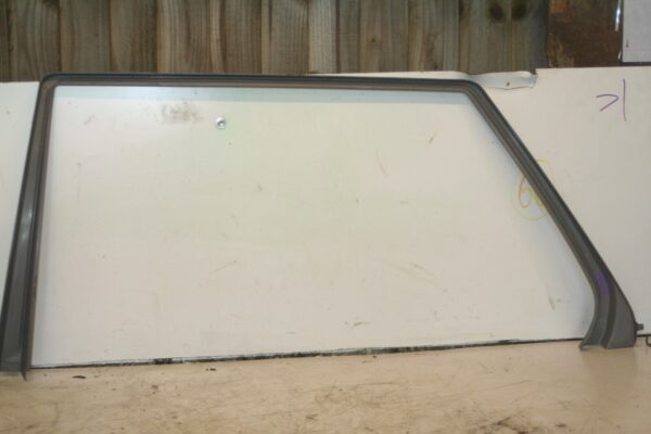 2000 MERCEDES C CLASS W202. PASSENGER SIDE REAR WINDOW SURROUND TRIM - Image 3