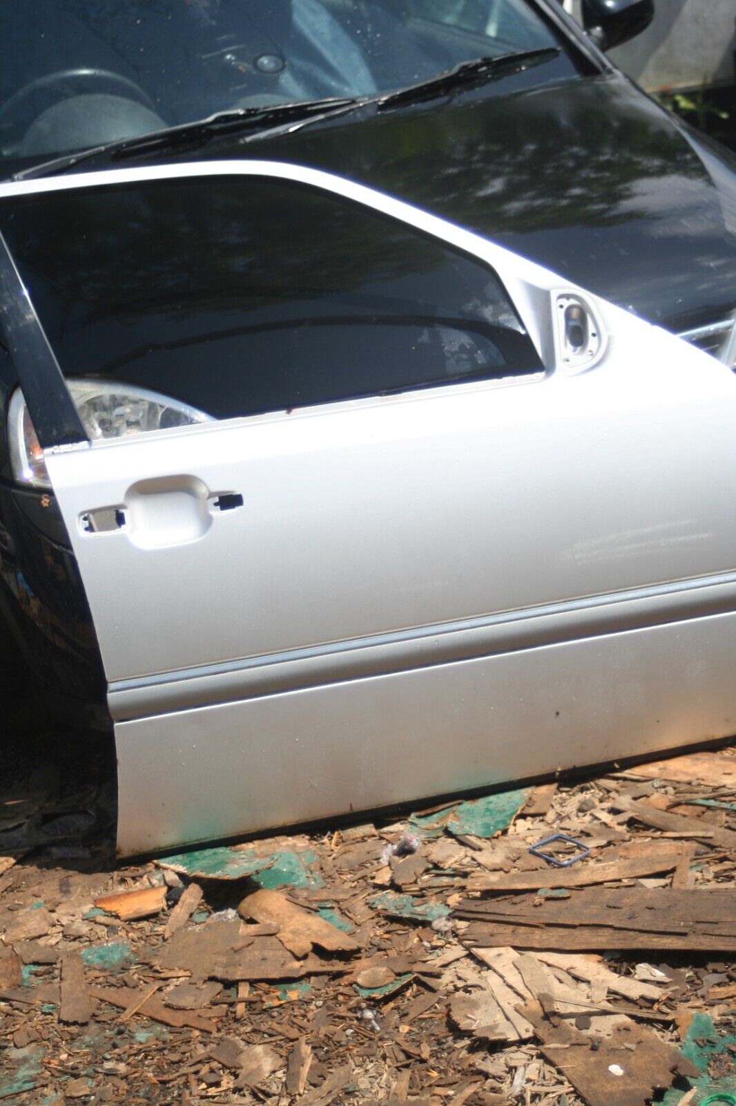 2000 MERCEDES C CLASS W202. DRIVER SIDE FRONT DOOR SHELL IN SILVER - Image 2