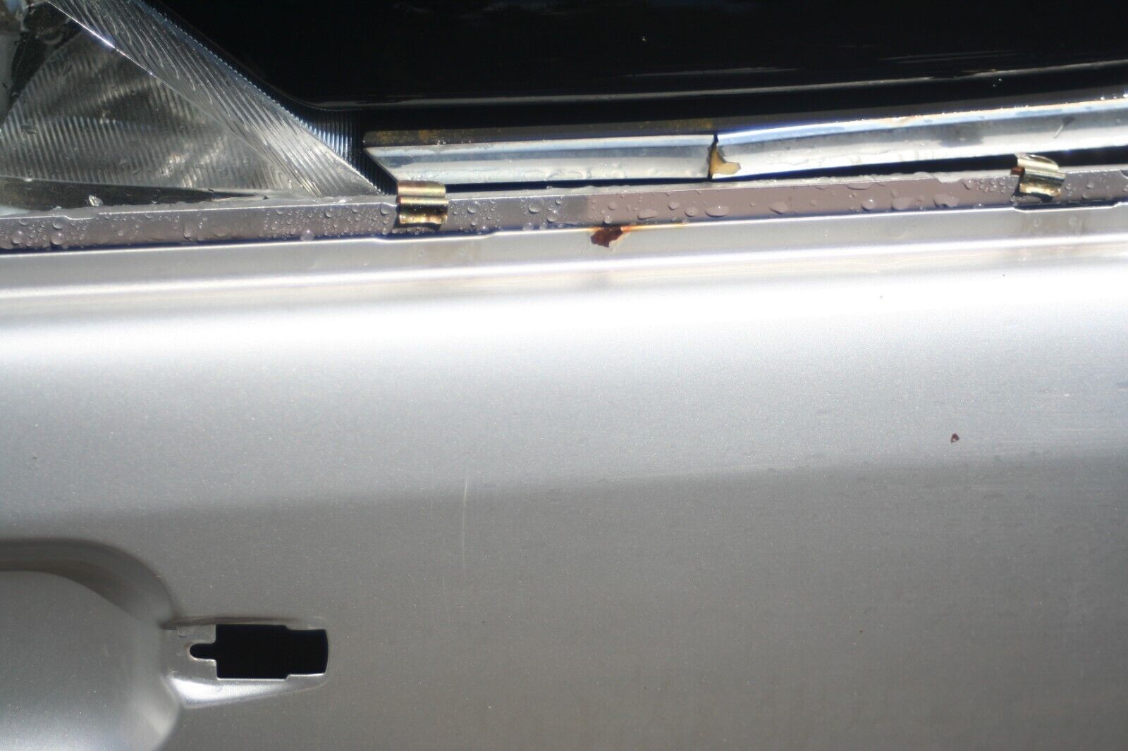 2000 MERCEDES C CLASS W202. DRIVER SIDE FRONT DOOR SHELL IN SILVER - Image 3