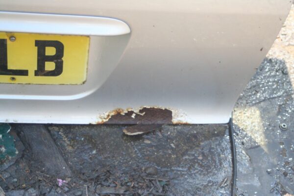 2000 MERCEDES C CLASS W202. BOOT LID TAILGATE COMPLETE IN SILVER RUSTED - Image 3