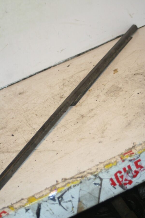 2000 MERCEDES C CLASS W202. PASSENGER SIDE REAR WINDOW TRIM - Image 2