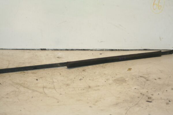 2000 MERCEDES C CLASS W202. PASSENGER SIDE REAR WINDOW TRIM - Image 3