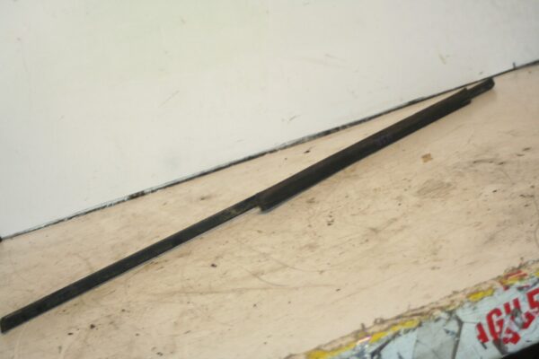 2000 MERCEDES C CLASS W202. PASSENGER SIDE REAR WINDOW TRIM - Image 4
