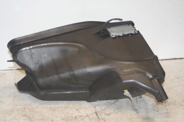 2005 MERCEDES S CLASS W220. AIR INTAKE DUCT BOX 2208300244 - Image 4