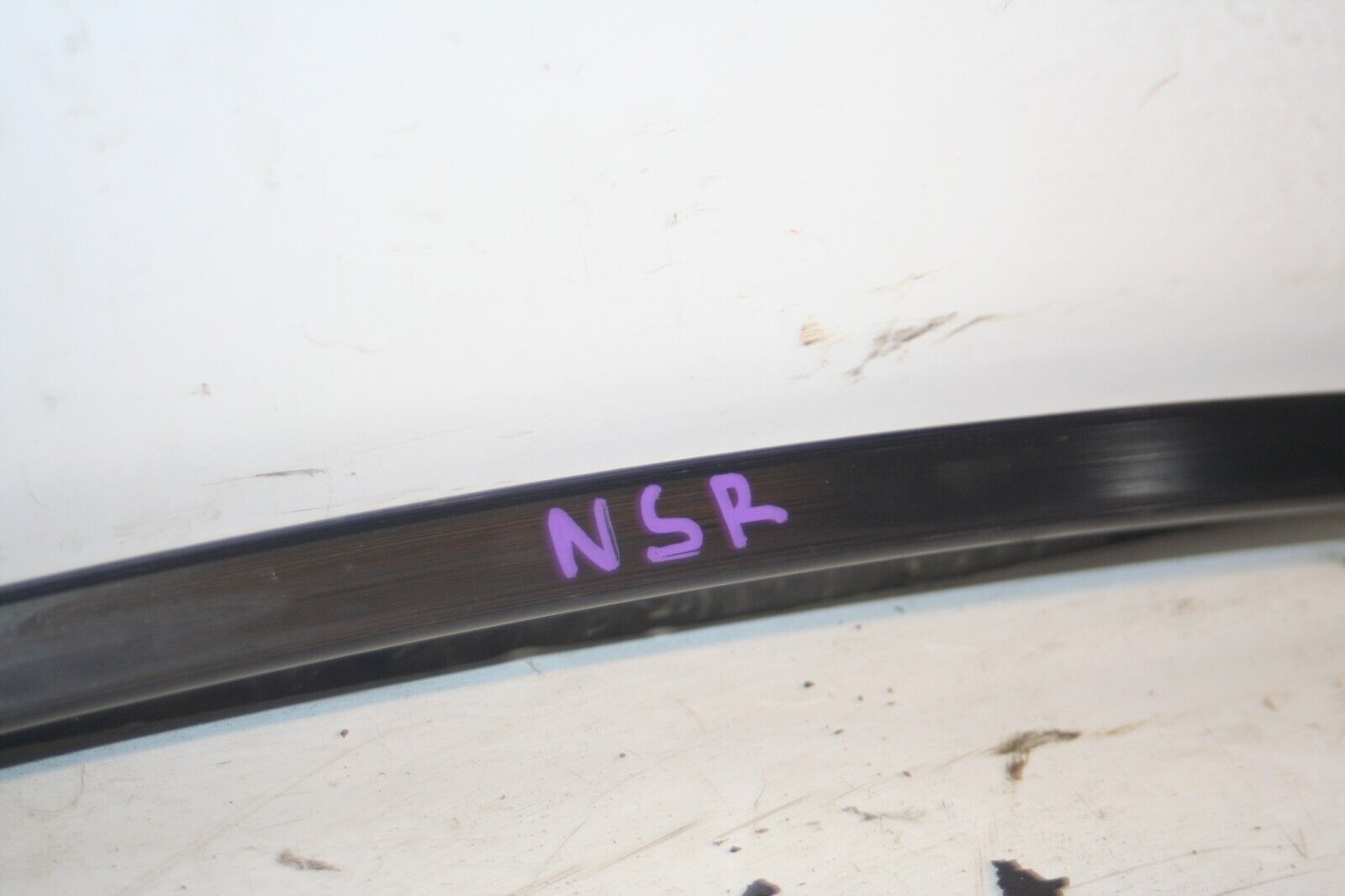 2000 MERCEDES C CLASS W202. PASSENGER SIDE REAR WINDOW RUNNER GUIDE - Image 2